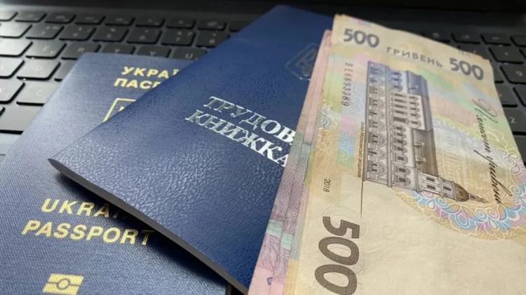 Купівля страхового стажу в Україні: чи вигідно це у 2025 році