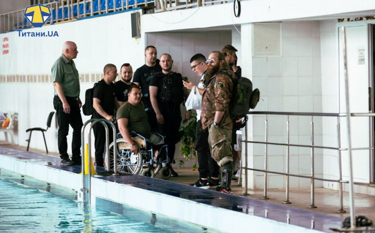 Воїни з протезами та паралімпійці об'єдналися в басейні Кам'янського: історія про силу духу і спортивний азарт