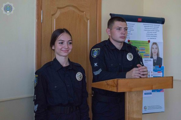 До одного з навчальних закладів Кам'янського прийшла поліція - що сталося