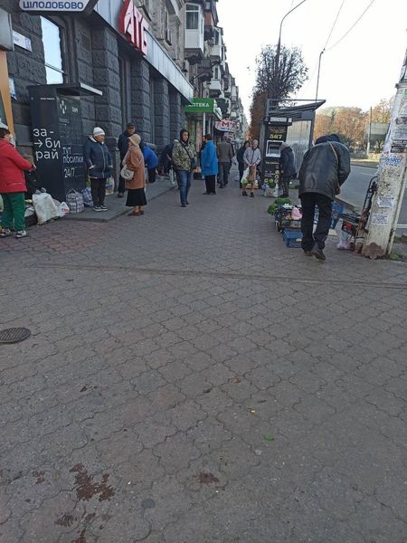 Інспектори провели рейд стихійного ринку у Кам'янському - фотофакт