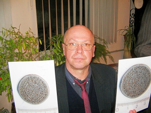 Щодо знахідки медальйону – копії Фестського диску